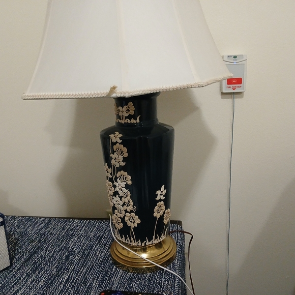 Moving sales, all high end almost new - Picture 3 of 12